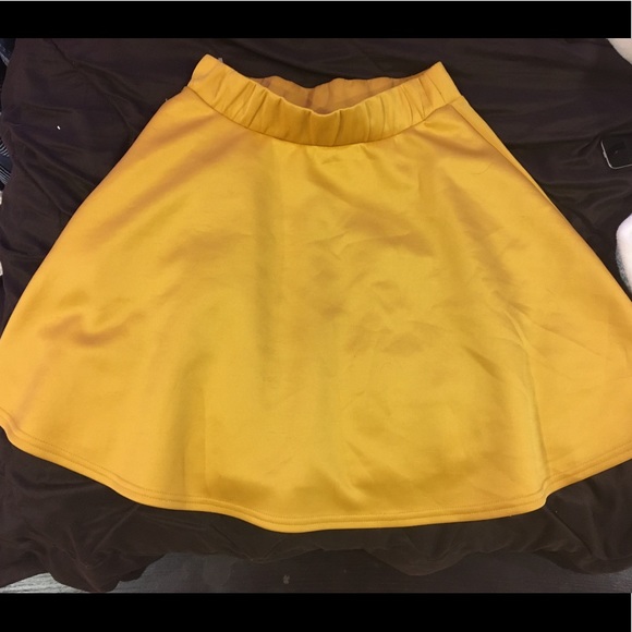 Yellow Skirt - Picture 1 of 2